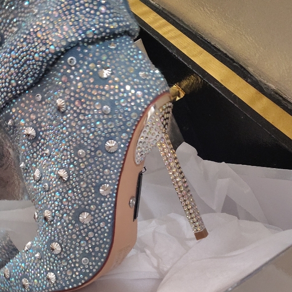 🆕 AZALEA WANG AKIRA Elegant Blue Rhinestone Heeled Boots - Picture 12 of 12